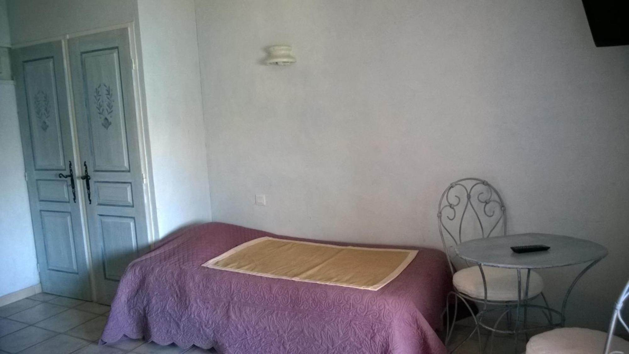 Hotel Les Cavalets Bauduen Szoba fotó