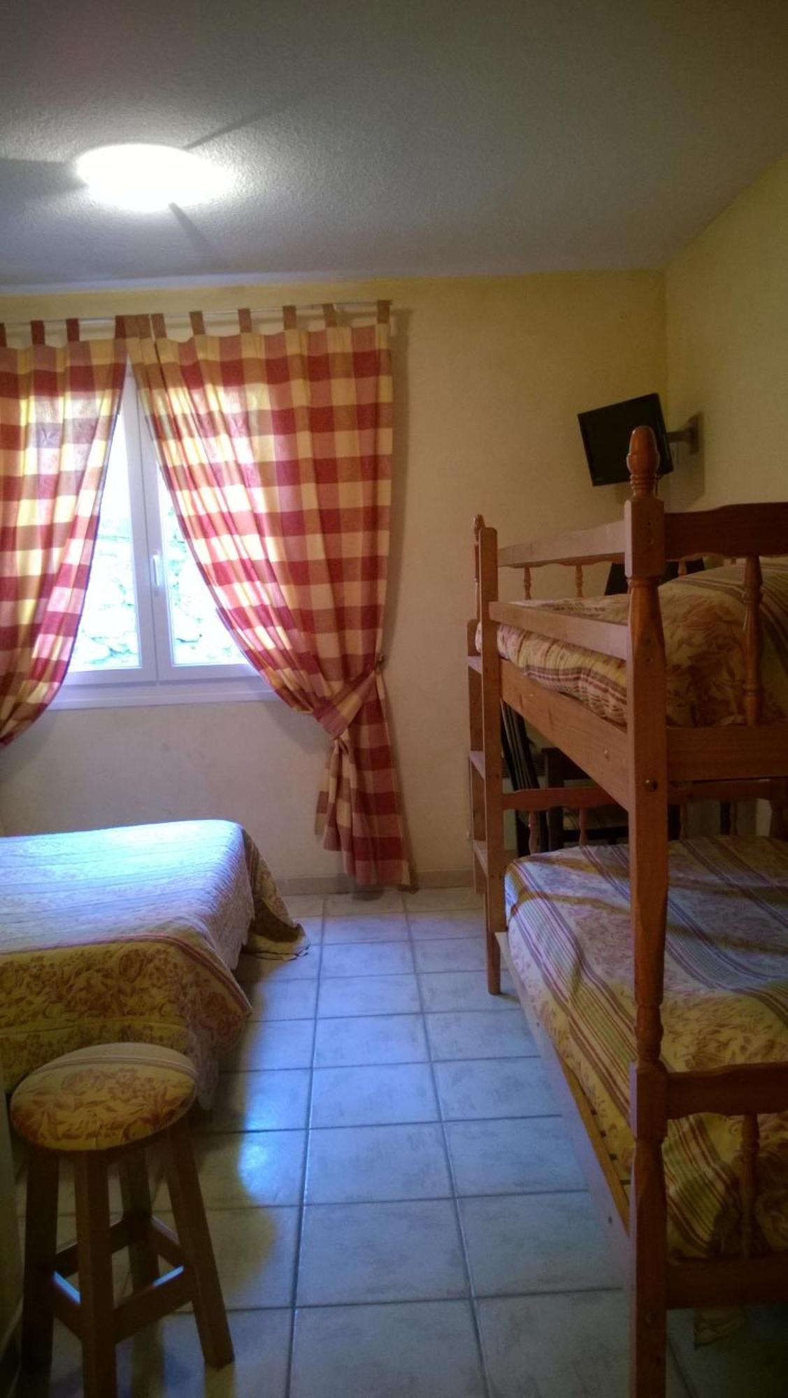 Hotel Les Cavalets Bauduen Szoba fotó