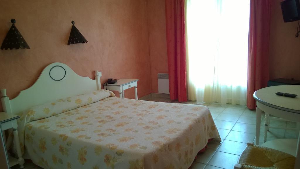 Hotel Les Cavalets Bauduen Szoba fotó