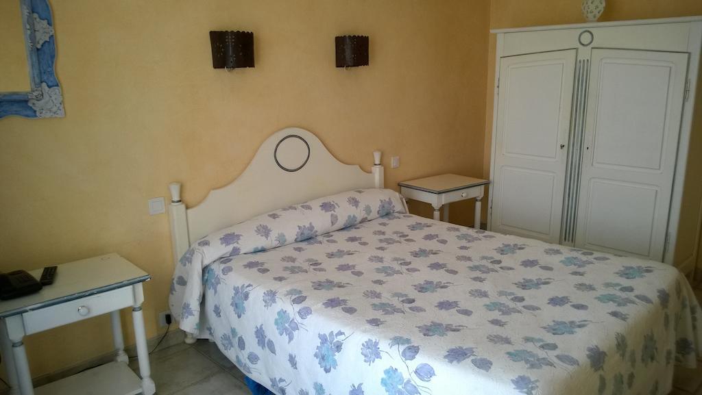 Hotel Les Cavalets Bauduen Szoba fotó