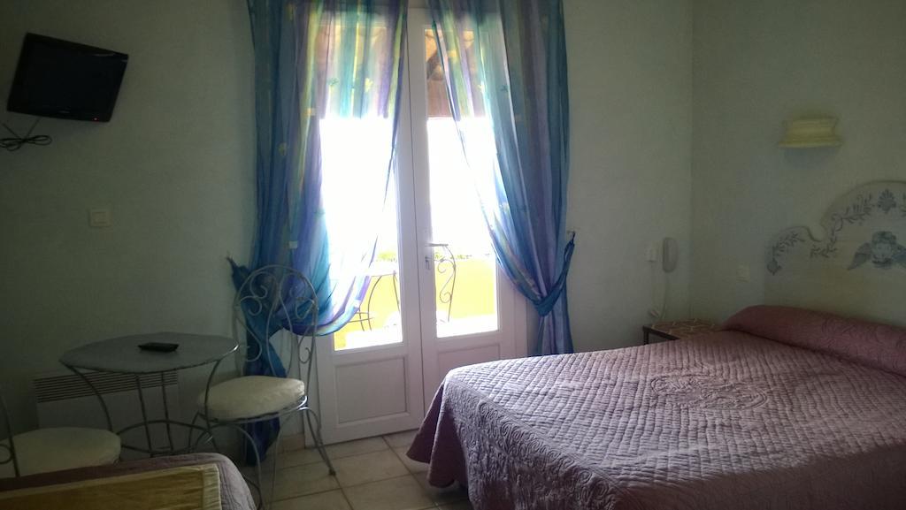 Hotel Les Cavalets Bauduen Szoba fotó
