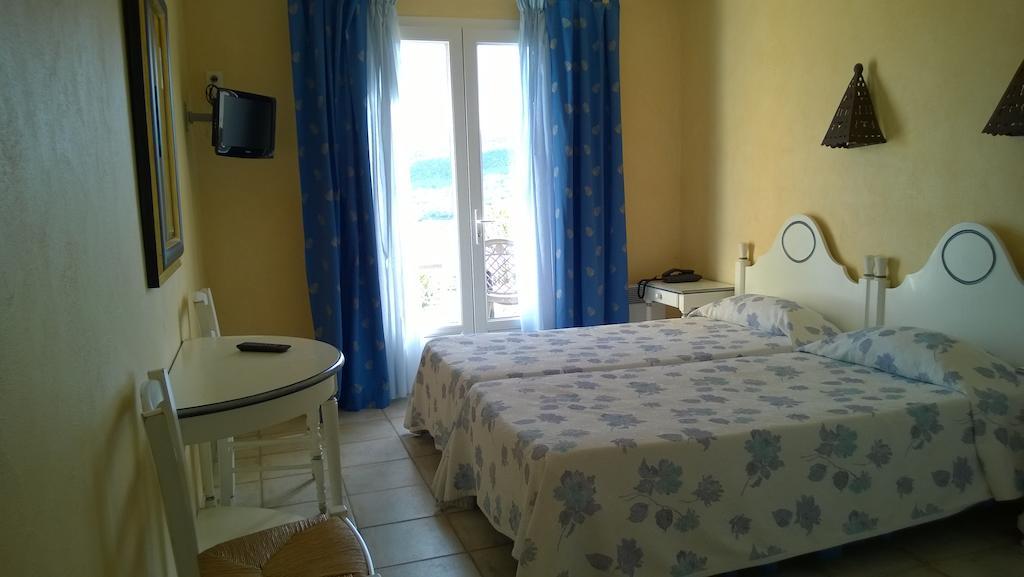Hotel Les Cavalets Bauduen Szoba fotó